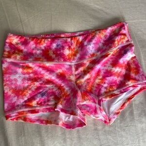 FLEO shorts. Like new. Medium